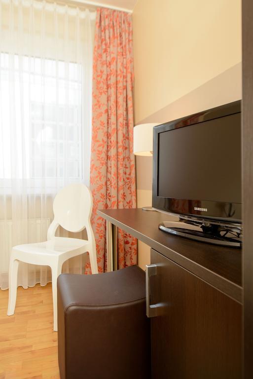 Hotel Europa Бон Екстериор снимка