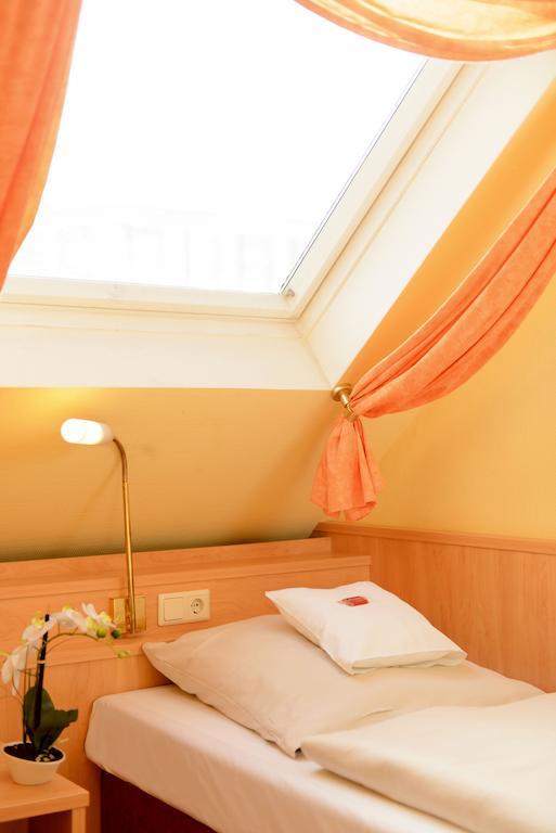 Hotel Europa Бон Екстериор снимка
